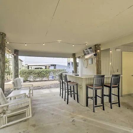 Coastal Condo With Pool Access - Walk To Apache Pier